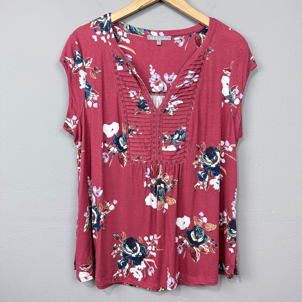 Daniel Rainn Floral Top Womens 1X Pink V-Neck‎ Ladder Stitch Short Sleeve Blouse
